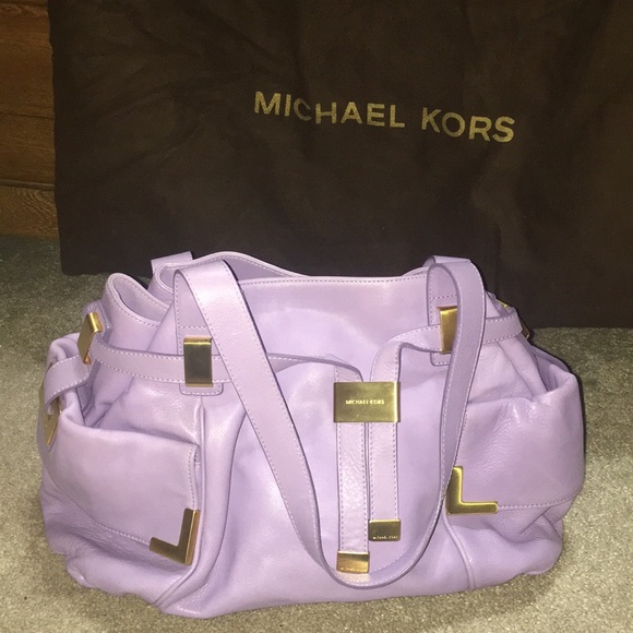 Michael Kors Handbags - SOLD. LIKE NEW Michael Kors Bag with dust bag